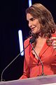caitlyn-point