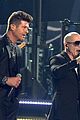 pitbull-grammys2