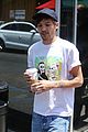 tomlinson-barefoot