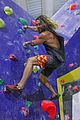 momoa-climbing