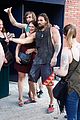 momoa-climbing