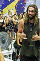 momoa-climbing