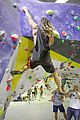 momoa-climbing