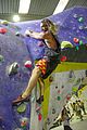 momoa-climbing