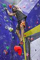 momoa-climbing