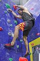 momoa-climbing