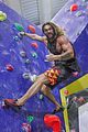momoa-climbing