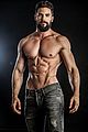 brant-shirtless