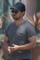 lautner-gunshow
