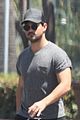 lautner-gunshow