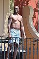 kobe-shirtless1