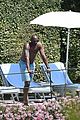 kobe-shirtless1