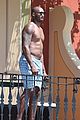 kobe-shirtless1