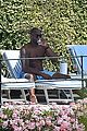 kobe-shirtless1