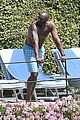 kobe-shirtless1