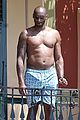 kobe-shirtless1