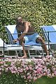 kobe-shirtless1