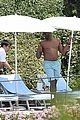 kobe-shirtless1