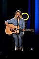 kelsea-perform