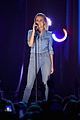 kelsea-perform