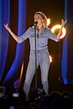 kelsea-perform