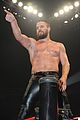 amell-wrestling