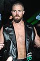 amell-wrestling