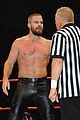 amell-wrestling