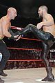 amell-wrestling
