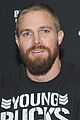 amell-wrestling