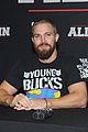 amell-wrestling