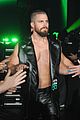 amell-wrestling