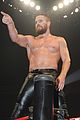 amell-wrestling