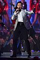 hugh-performs
