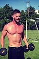 hemsworth-shirtlessvid