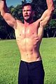 hemsworth-shirtlessvid