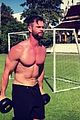 hemsworth-shirtlessvid
