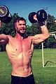 hemsworth-shirtlessvid