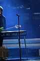 billie-eilish-amas-performance