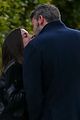 affleck-kisswalk
