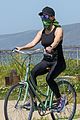reese-witherspoon-bike