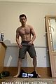 tom-handstand
