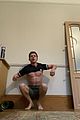 tom-handstand