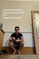 tom-handstand