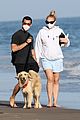 sophie-turner-joe-beach-3