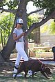 alessandra-ambrosio-hike