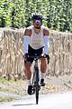 orlando-bloom-bike