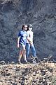 shia-hiking2