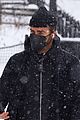 justin-theroux-dog-snow