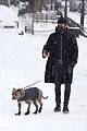 justin-theroux-dog-snow